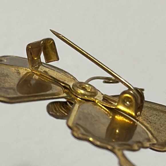 Vintage Butterfly Pinback Brooch Pin Gold Brass Enameled Pink Blue Purple 1970s - Picture 8 of 10